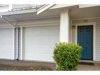 Photo #2: 22231034 Listing