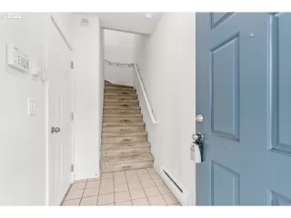 Photo #4: 22231034 Listing