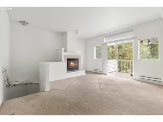 Photo #5: 22231034 Listing