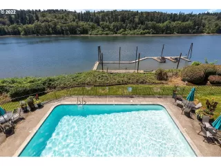 Photo #4: 22231067 Listing