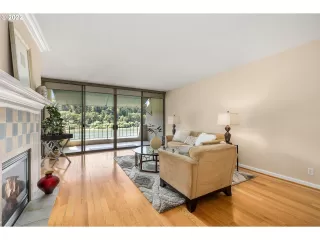 Photo #5: 22231067 Listing