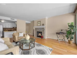 Photo #6: 22231067 Listing