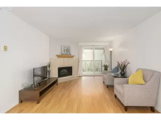 Photo #4: 22231327 Listing