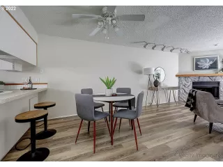 Photo #4: 22231688 Listing