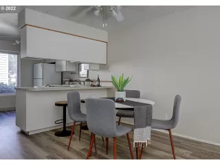 Photo #5: 22231688 Listing