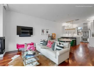 Photo #3: 22231956 Listing