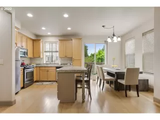 Photo #5: 22232285 Listing