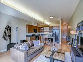 Photo #4: 22232412 Listing