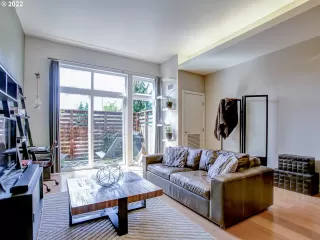 Photo #6: 22232412 Listing