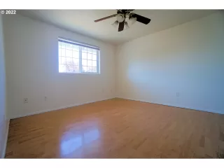 Photo #5: 22232423 Listing