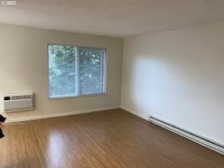 Photo #5: 22232595 Listing