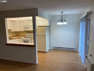 Photo #6: 22232595 Listing