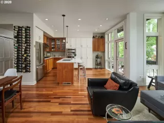 Photo #4: 22232779 Listing