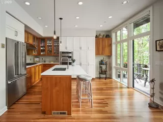 Photo #5: 22232779 Listing