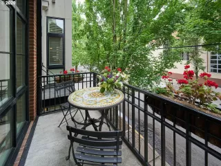 Photo #6: 22232779 Listing