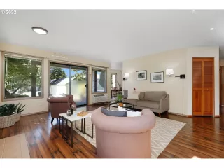 Photo #6: 22233447 Listing