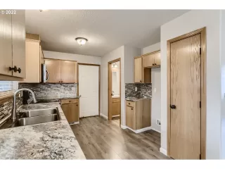 Photo #3: 22233836 Listing