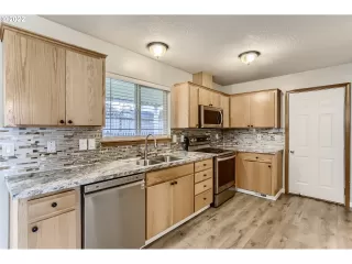 Photo #4: 22233836 Listing