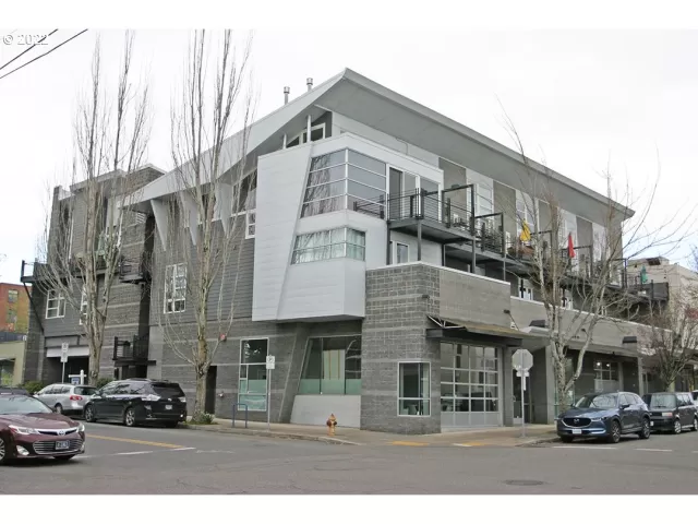 MLS: 22235351 Condo For Sale