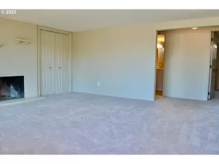 Photo #6: 22235966 Listing