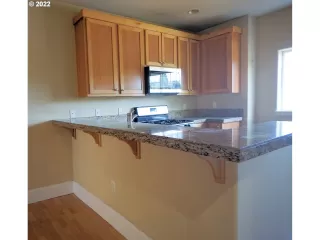 Photo #5: 22236187 Listing