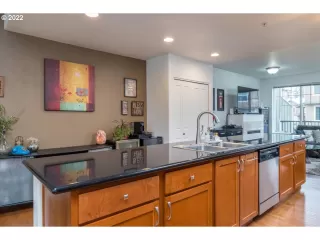 Photo #6: 22236656 Listing