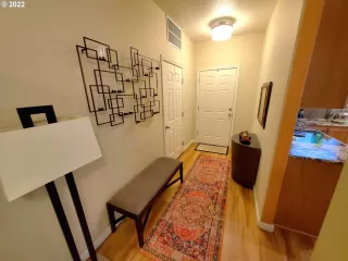 Photo #5: 22237131 Listing