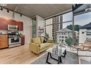 Photo #2: 22237252 Listing