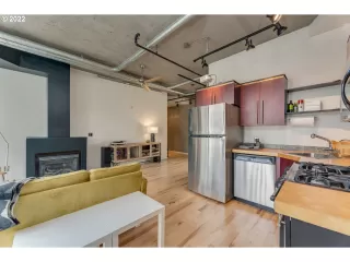 Photo #5: 22237252 Listing