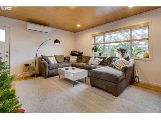 Photo #4: 22237579 Listing