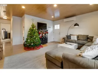 Photo #6: 22237579 Listing