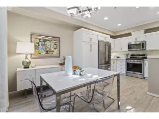 Photo #4: 22238068 Listing