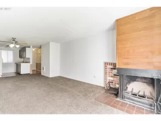 Photo #5: 22238917 Listing