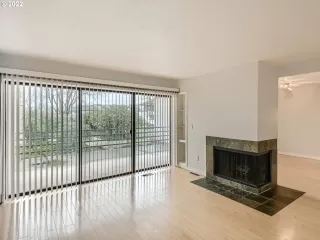 Photo #4: 22239515 Listing