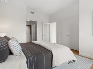 Photo #6: 22240347 Listing 