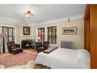 Photo #4: 22240754 Listing