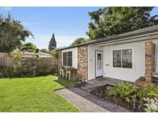 Click for more information on MLS # 22240813 : 334 SE 50TH AVE 1B More Details about MLS # 22240813 : 334 SE 50TH AVE 1B