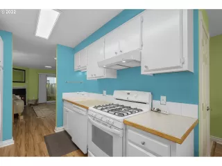 Photo #3: 22240813 Listing 