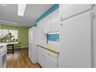 Photo #5: 22240813 Listing 