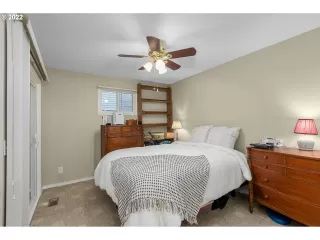 Photo #6: 22240813 Listing 