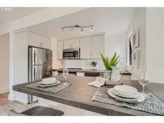 Photo #4: 22240979 Listing