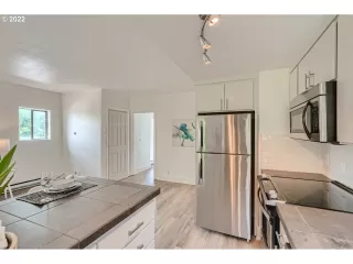 Photo #5: 22240979 Listing