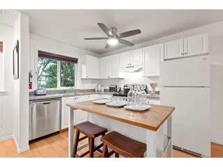 Photo #4: 22242170 Listing