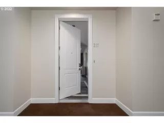 Photo #4: 22242301 Listing