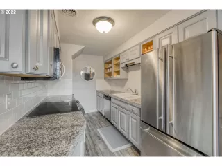 Photo #5: 22242410 Listing