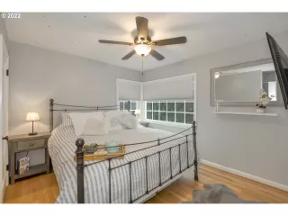 Photo #6: 22242410 Listing