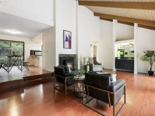 Photo #6: 22242507 Listing