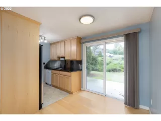 Photo #4: 22243094 Listing