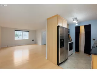 Photo #5: 22243094 Listing