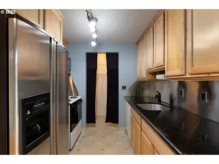 Photo #6: 22243094 Listing